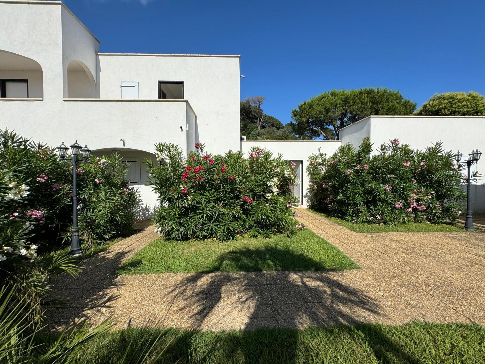 Beach Cannes Bungalows Le Cannet Exterior photo