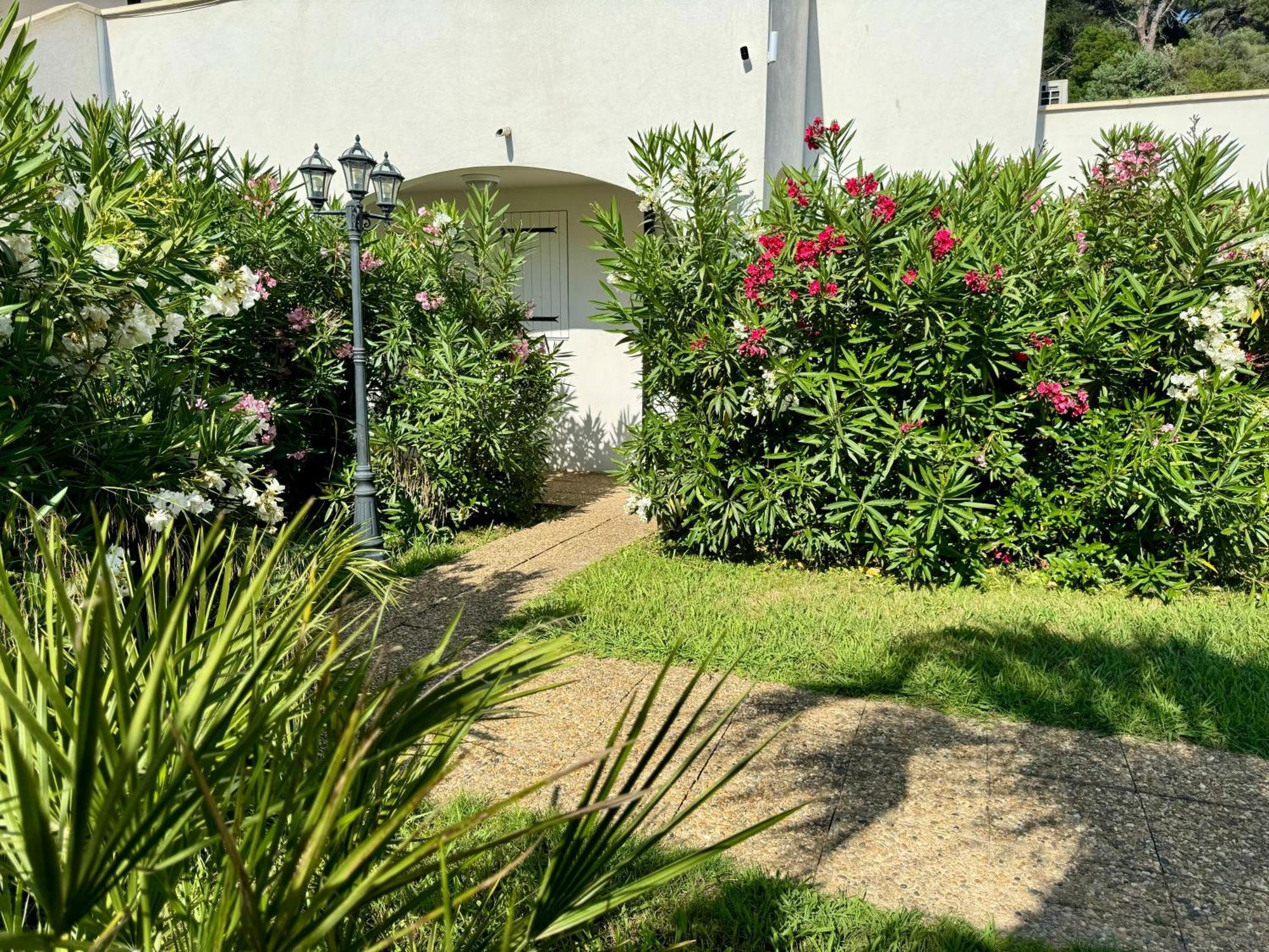 Beach Cannes Bungalows Le Cannet Exterior photo